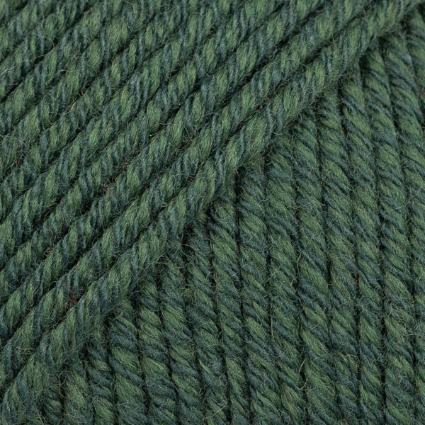 Detailaufnahme von der Wolle DROPS Cotton Merino in der Farbe 22 dunkelgrün.
