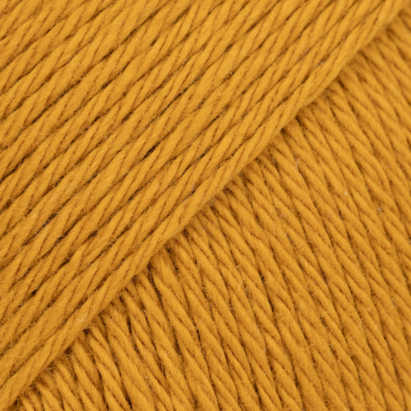 Detailaufnahme von der Wolle DROPS Magic in der Farbe 63 senf.