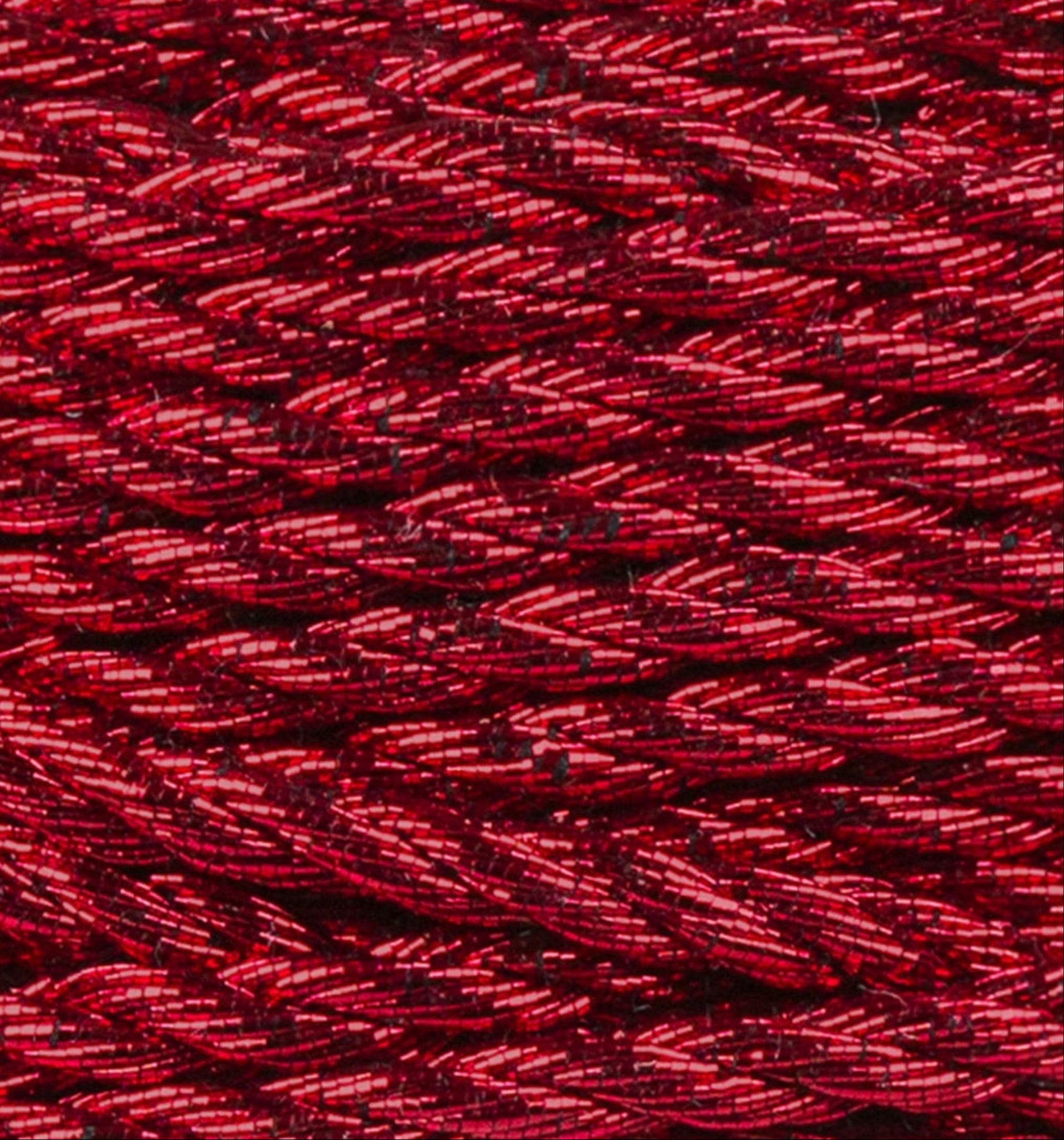 Nahaufnahme der 3fach gedrehte Makramee-Schnur (3Ply) mit 3 mm Durchmesser in der Farbe Metallic Red.