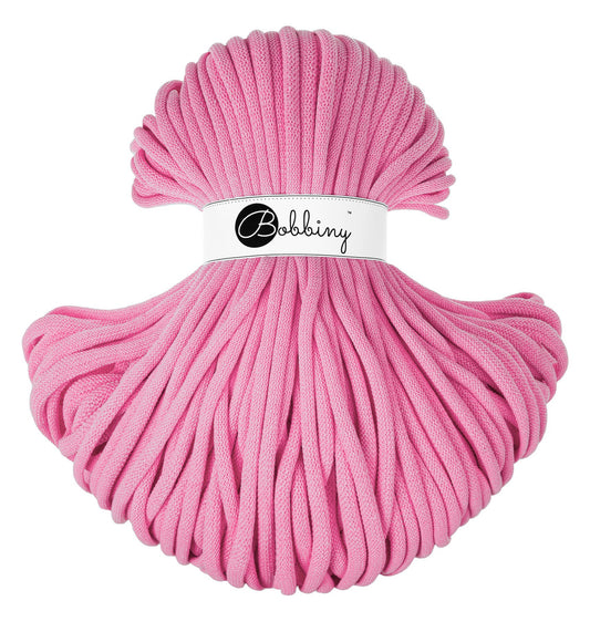 Bobbiny Flechtkordel Jumbo 9 mm in der limitierten Farbe Bubblegum Pink. Die Farbe Bubblegum Pink ist ein intensives, leuchtendes Pink.