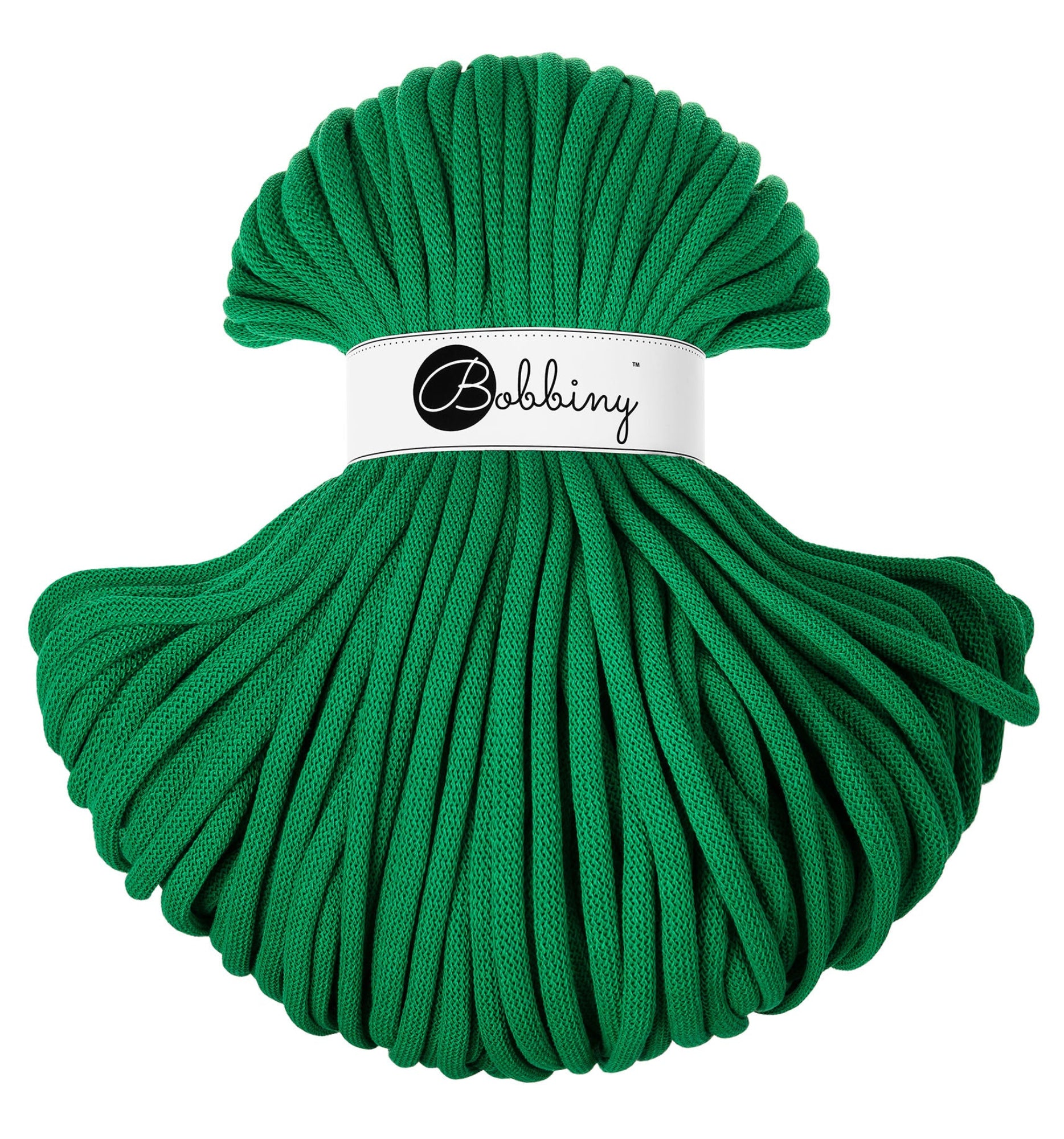 Bobbiny Flechtkordel Jumbo 9 mm in der limitierten Farbe Jade Green. Die Farbe Jade Green ist ein intensives, leuchtendes Grün.