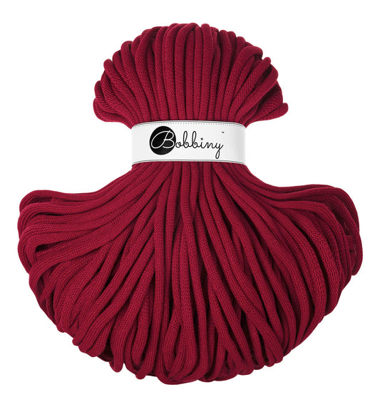 Bobbiny Flechtkordel Jumbo 9 mm in der limitierten Farbe Red Velvet. Die Farbe Red Velvet ist ein intensives, sattes Dunkelrot.