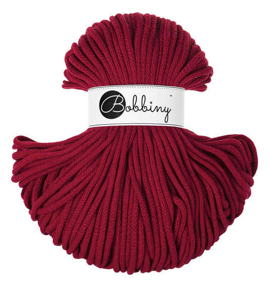 Bobbiny Flechtkordel Premium 5 mm in der limitierten Farbe Red Velvet. Die Farbe Red Velvet ist ein intensives, sattes Dunkelrot.