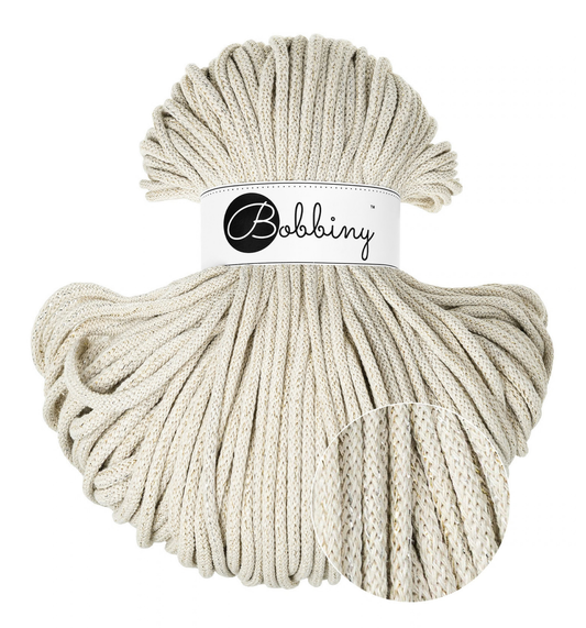 Bobbiny Premium 5 mm Flechtkordel in der Sonderfarbe Shiny Cashmere Beige.