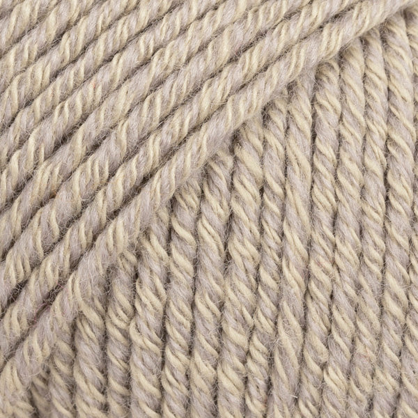 Detailaufnahme von der Wolle DROPS Cotton Merino in der Farbe 03 beige.