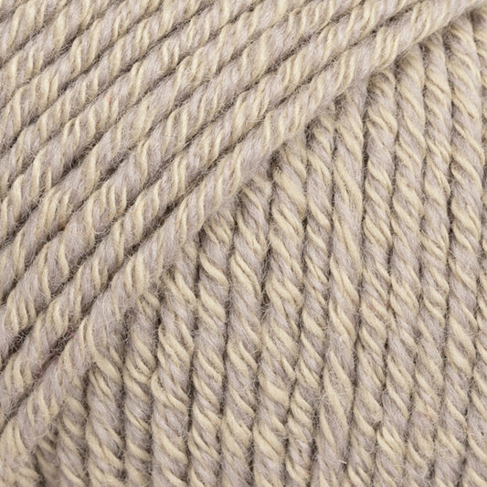 Detailaufnahme von der Wolle DROPS Cotton Merino in der Farbe 03 beige.