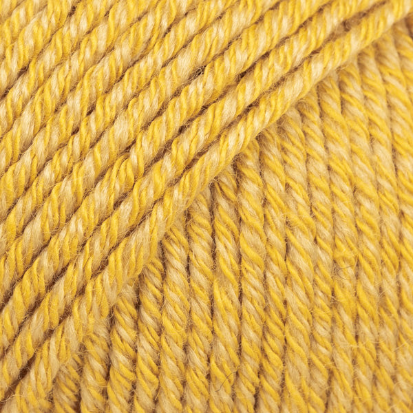 Detailaufnahme von der Wolle DROPS Cotton Merino in der Farbe 15 senf.
