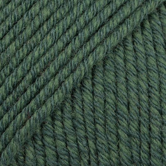 Detailaufnahme von der Wolle DROPS Cotton Merino in der Farbe 22 dunkelgrün.