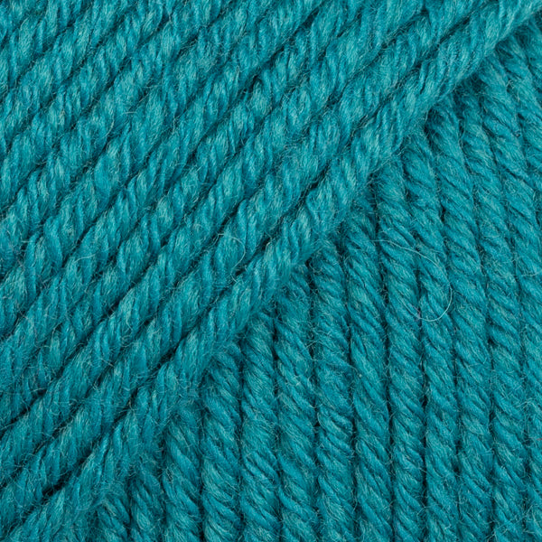 Detailaufnahme von der Wolle DROPS Cotton Merino in der Farbe 26 sturmblau.