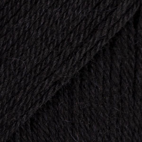Detailaufnahme von der Wolle DROPS Flora in der Farbe 06 schwarz.