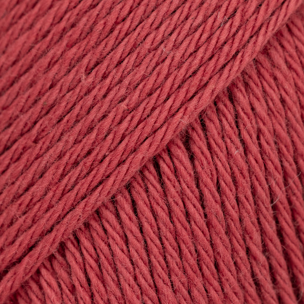 Detailaufnahme von der Wolle DROPS Magic in der Farbe 23 eibenbeere.