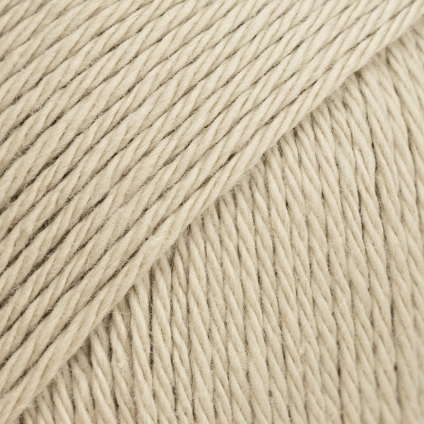 Detailaufnahme von der Wolle DROPS Magic in der Farbe 36 tau.