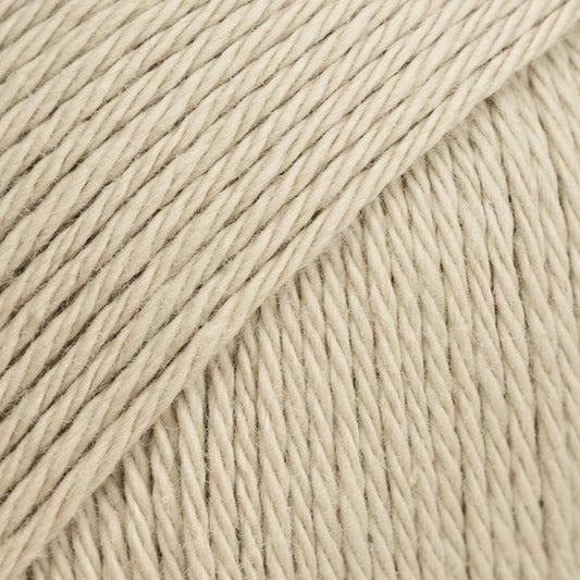 Detailaufnahme von der Wolle DROPS Magic in der Farbe 36 tau.