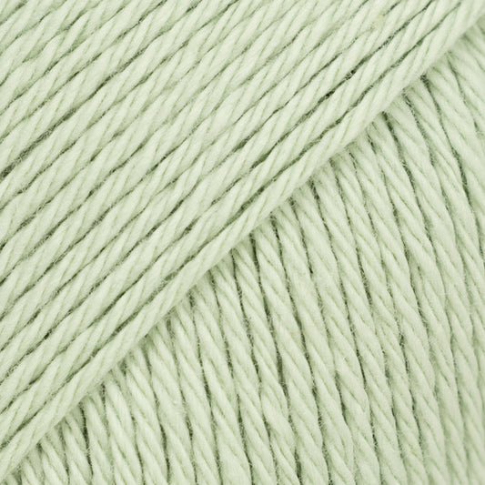 Detailaufnahme von der Wolle DROPS Magic in der Farbe 53 pistazieneis.