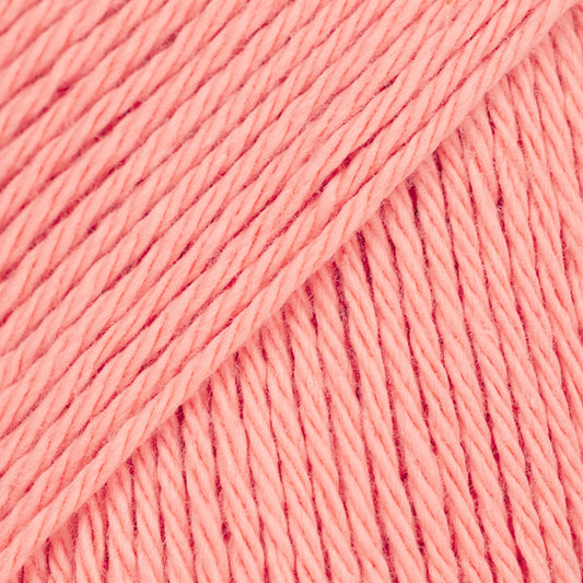 Detailaufnahme von der Wolle DROPS Magic in der Farbe 54 pfirsich.