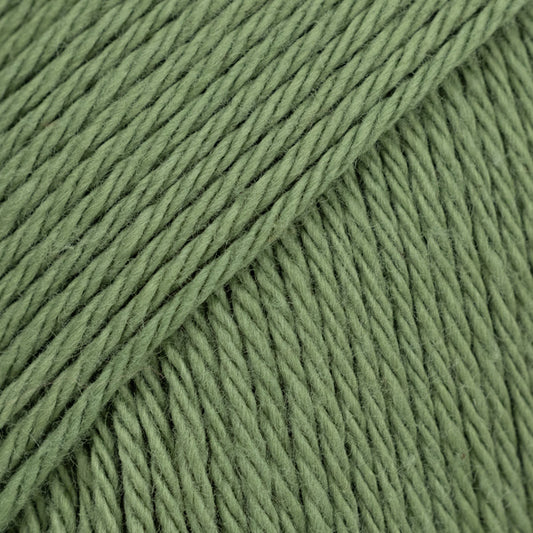Detailaufnahme von der Wolle DROPS Magic in der Farbe 55 farn.
