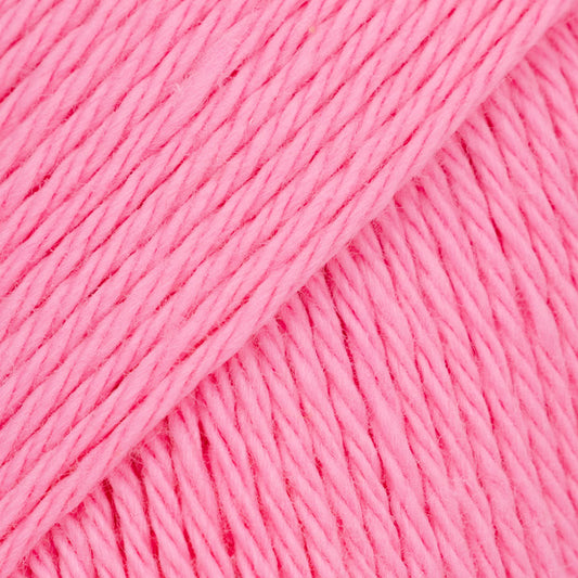 Detailaufnahme von der Wolle DROPS Magic in der Farbe 72 rosenblüte.