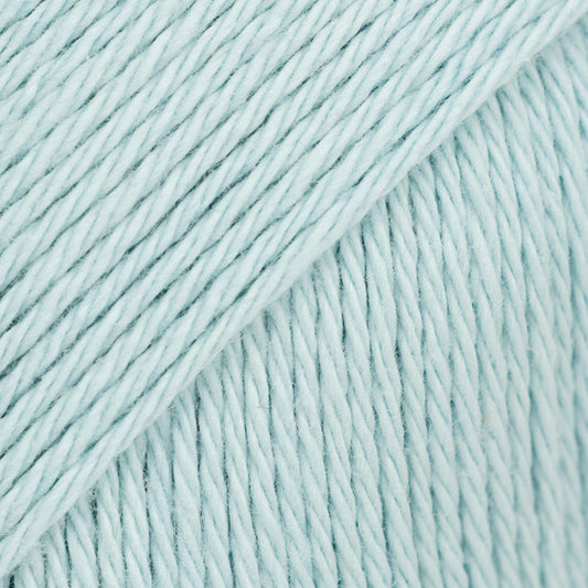 Detailaufnahme von der Wolle DROPS Magic in der Farbe 76 mint.