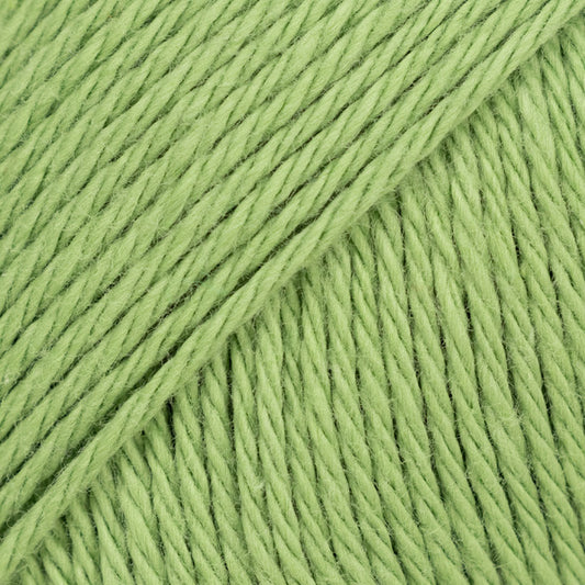 Detailaufnahme von der Wolle DROPS Magic in der Farbe 83 frühlingsblatt.