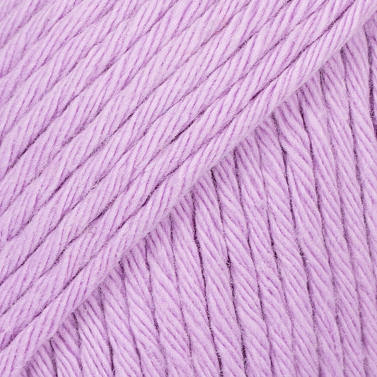 Detailaufnahme von der Wolle DROPS Paris in der Farbe 05 flieder.