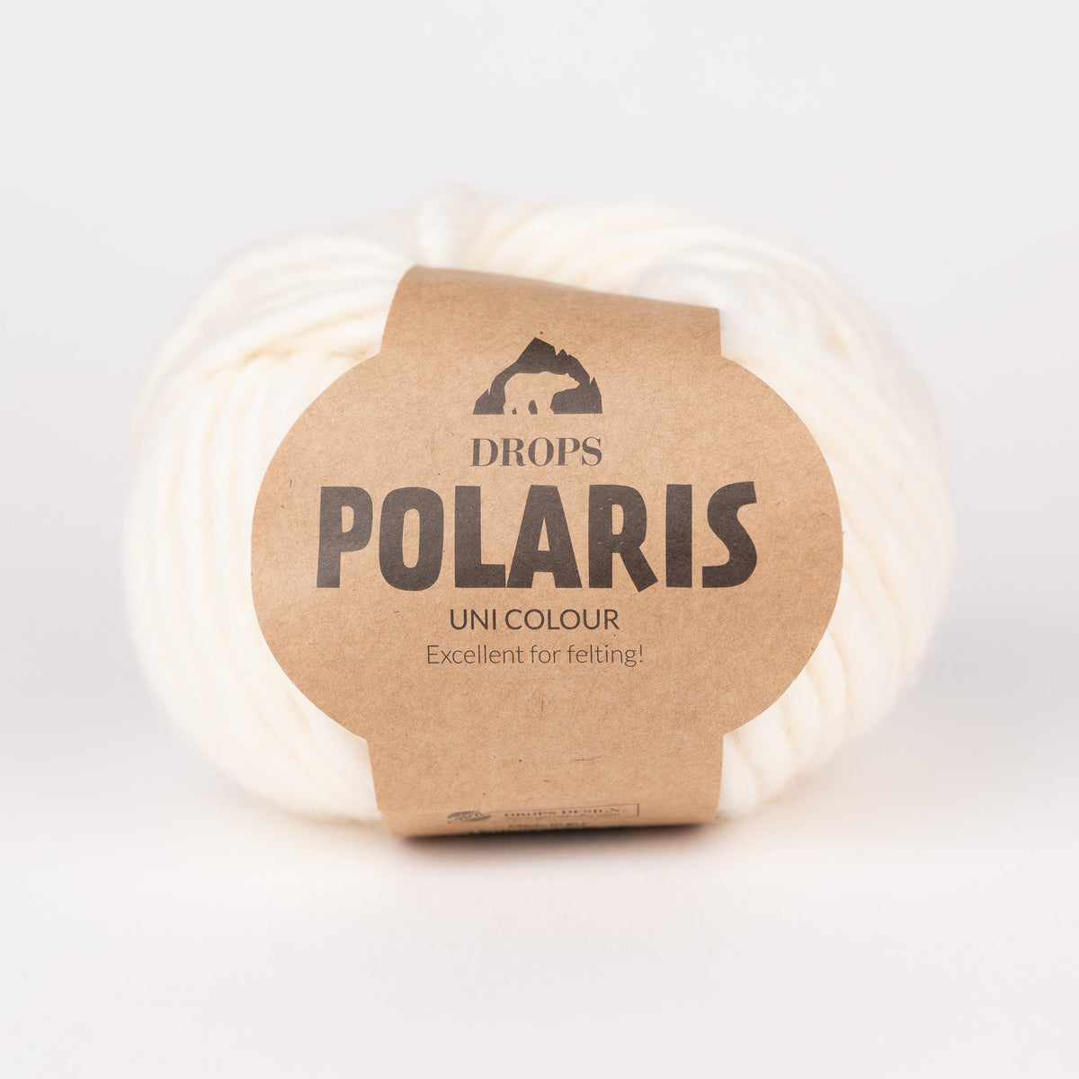 Ein Knäuel der Wolle DROPS Polaris in der Farbe 01 natur.