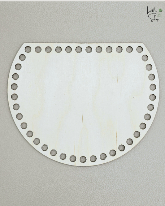 Gelochter Holzboden für die Herstellung von Häkelkörben, welche ideal an eine Wand passen.