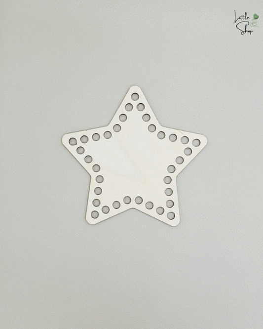 Kleiner gelochter Holzboden in Sternform für die Herstellung von Häkelkörben.